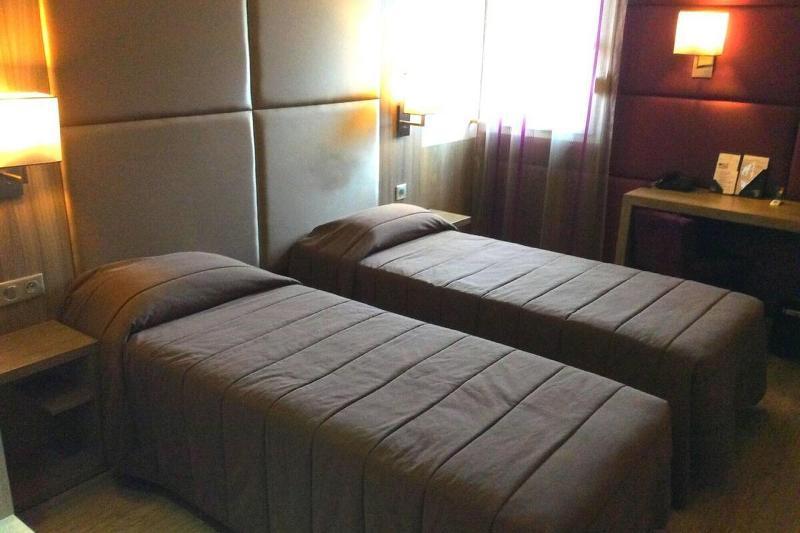 Le Trefle Hotel Порте-сюр-Гарон Екстериор снимка