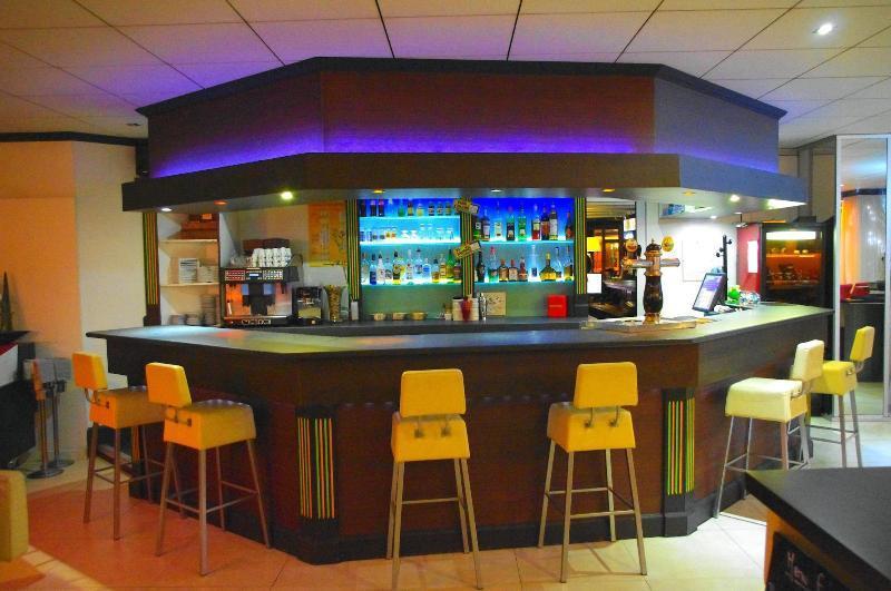 Le Trefle Hotel Порте-сюр-Гарон Екстериор снимка