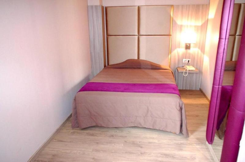 Le Trefle Hotel Порте-сюр-Гарон Екстериор снимка
