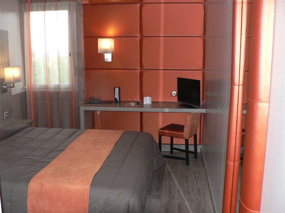 Le Trefle Hotel Порте-сюр-Гарон Екстериор снимка