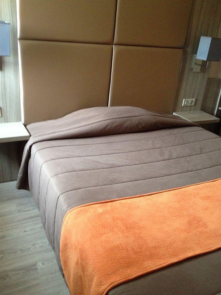 Le Trefle Hotel Порте-сюр-Гарон Екстериор снимка